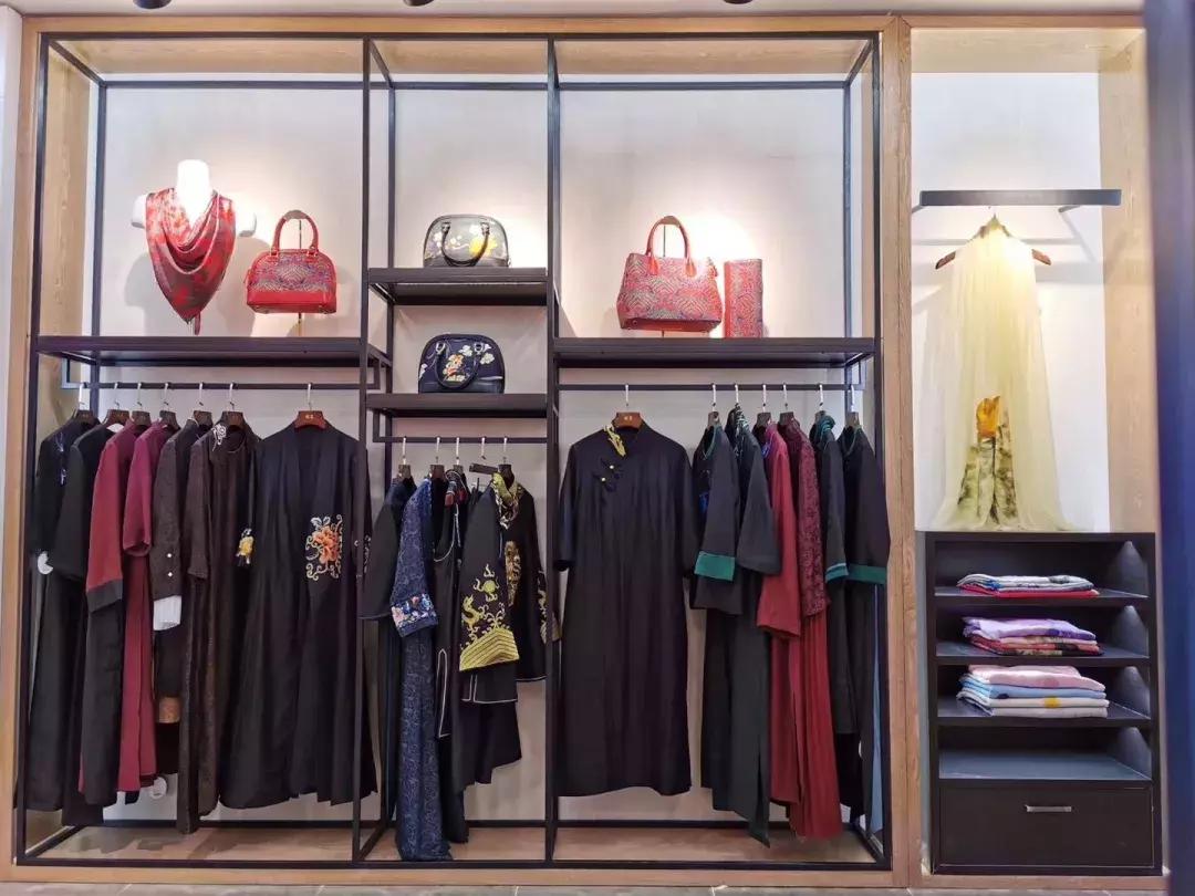 朱天忠：从种地摆摊到丝绸大亨的逆袭之路|商会人物