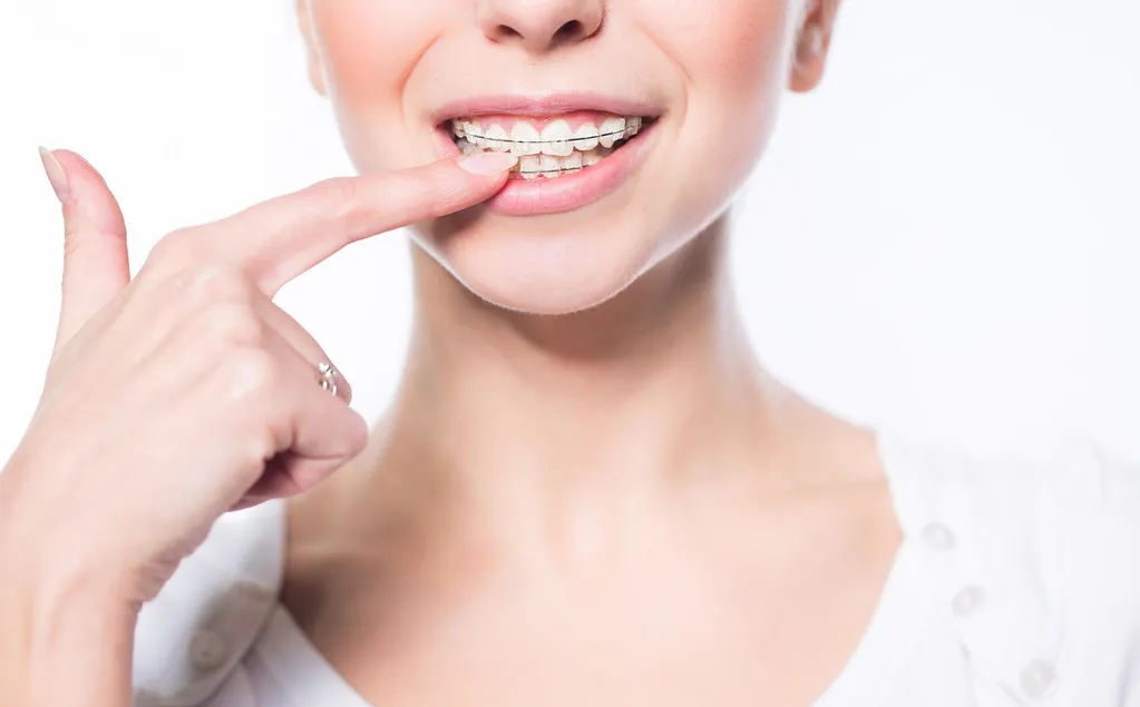 蔡徐坤整牙前图片,蔡徐坤整牙前后照片