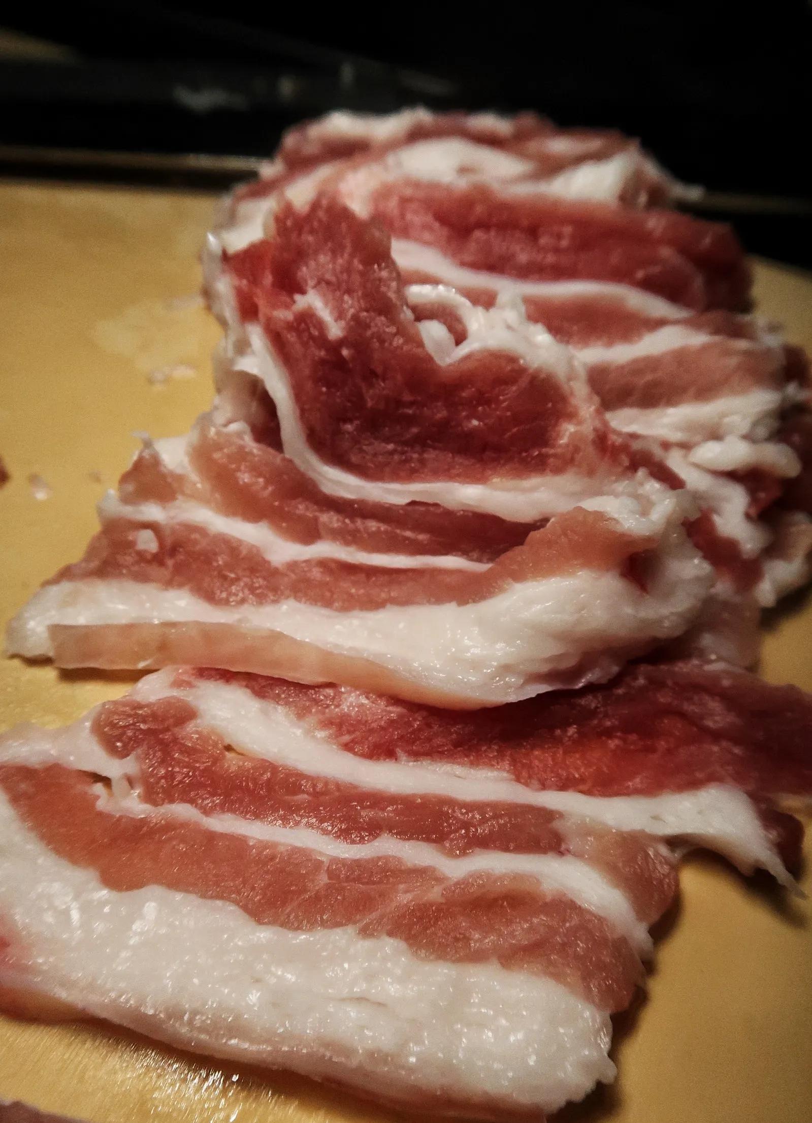 那些粗剌剌的萝卜条子，在凛冽的冬日喝上三四天的风，就蔫瘦了。