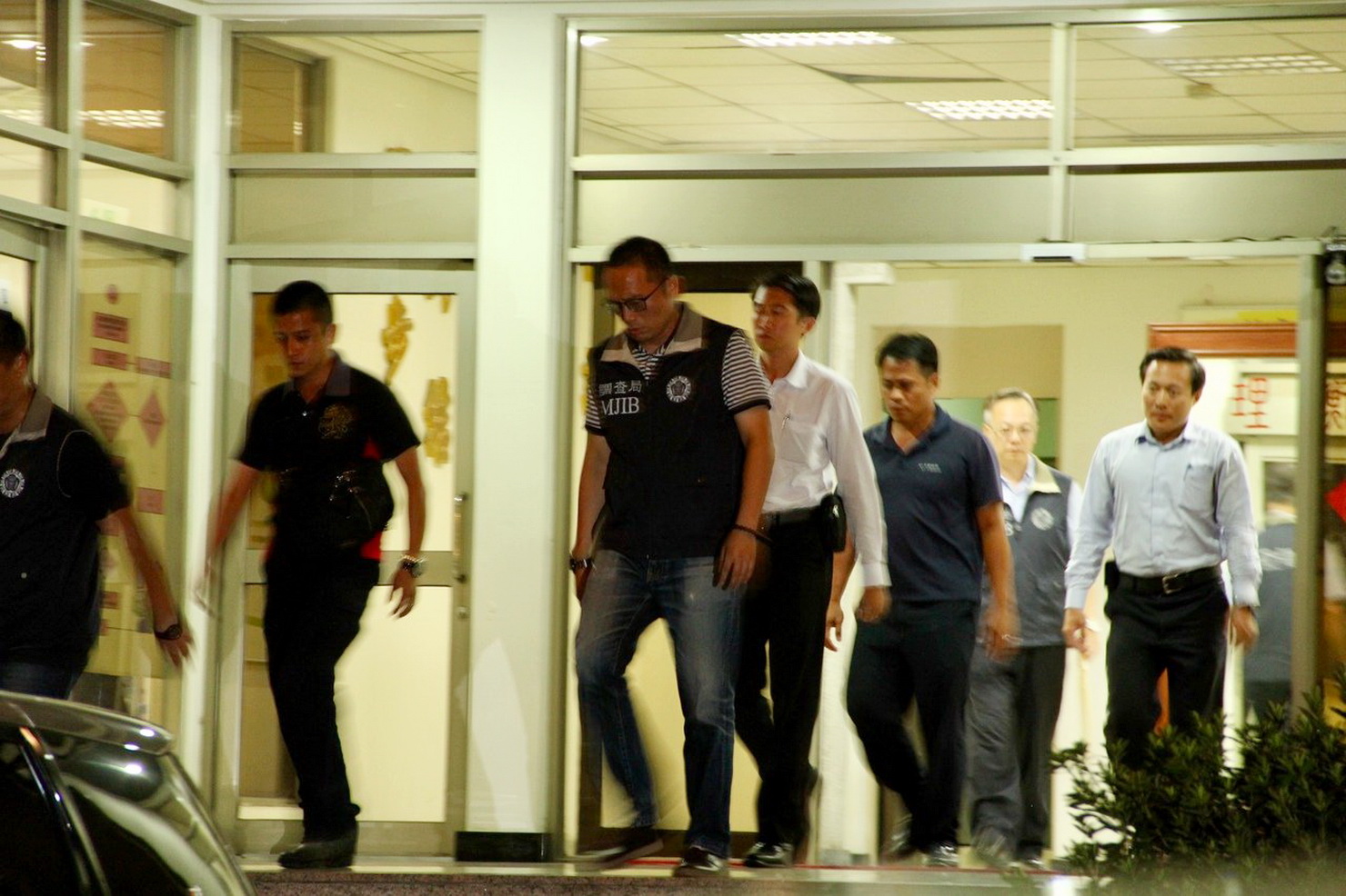 蔡英文特勤用专机夹带私货，9800条烟被查！谁是告密者？