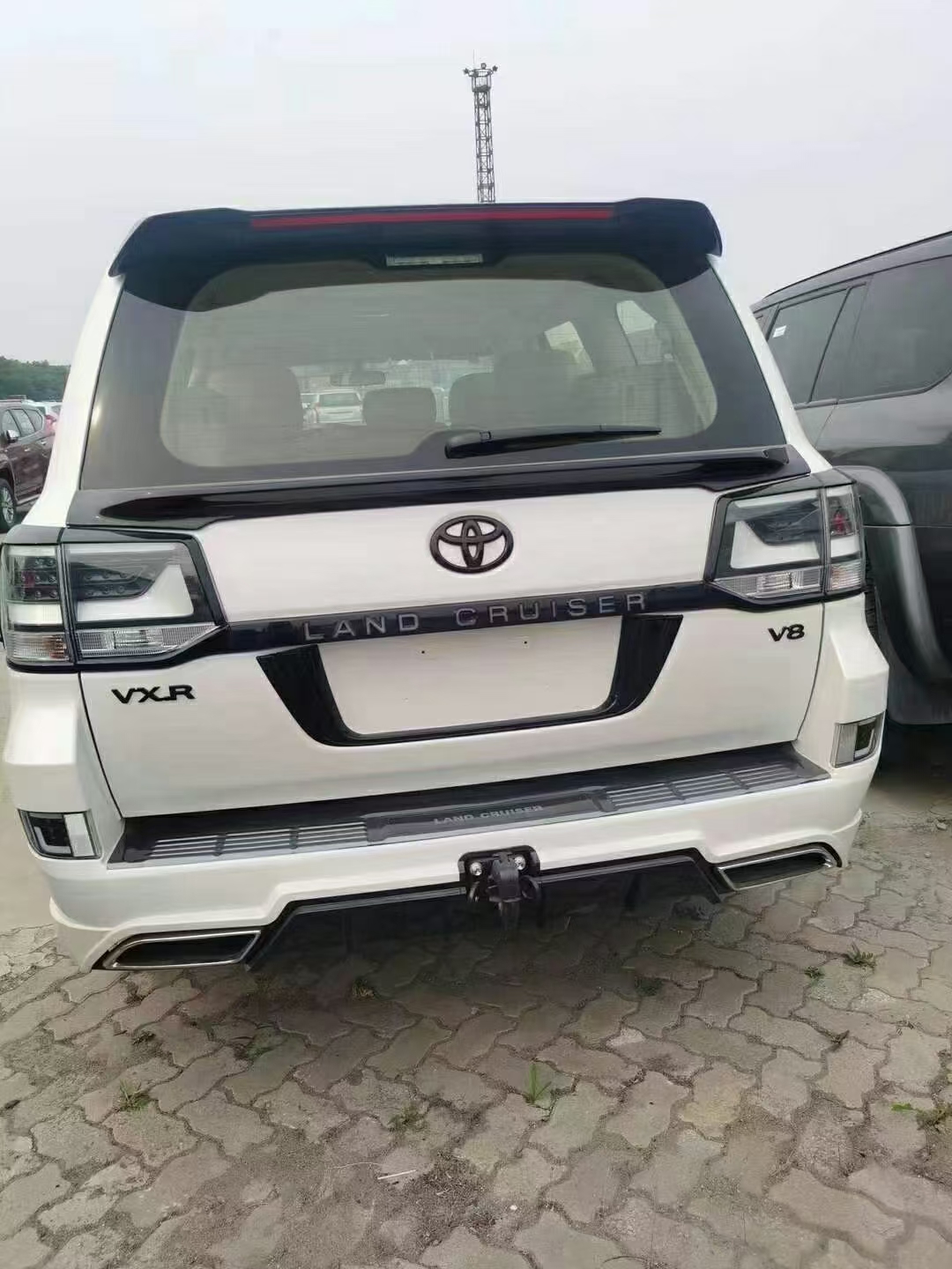 柴油兰德酷路泽实拍！全新灯组+4.5T，越野媲美路虎卫士，真霸气