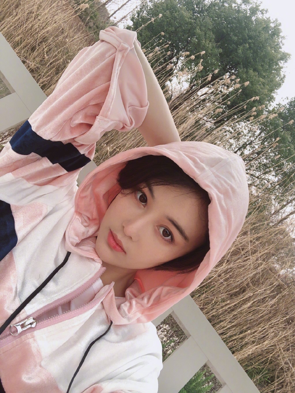 张馨予喝果汁,张馨予误喝剩水