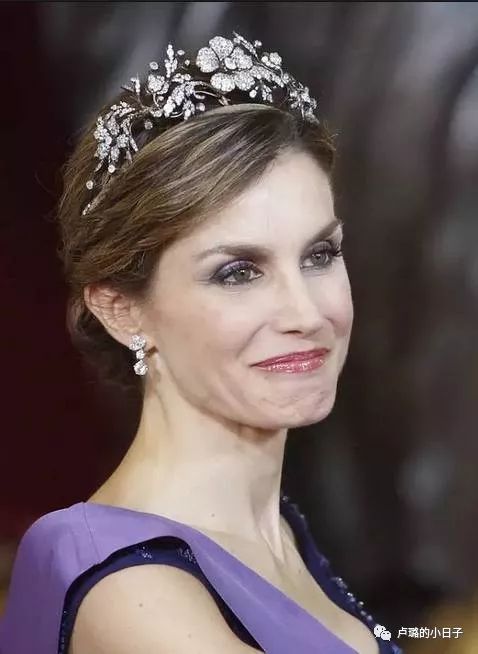 英国女王戴的超级超级珍贵的王冠,各国女王加冕皇冠图片