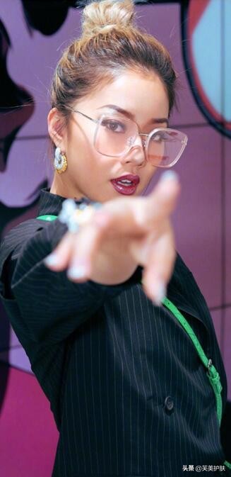 根据脸型选墨镜你真的买对了吗,各种款式的墨镜都适合哪些脸型