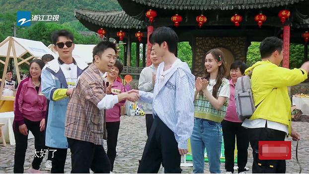 奔跑吧女嘉宾和杨颖同框,奔跑吧杨颖路人视角