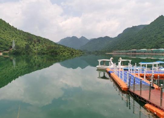韶关的世外桃源，泡巴厘岛温泉，观小黄果树瀑布，享山景无边泳池