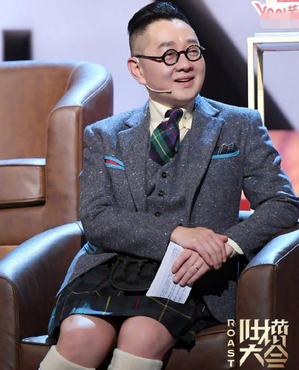 《吐槽大会》放大招，张绍刚一身“萝莉少女”装，网友直呼辣眼睛