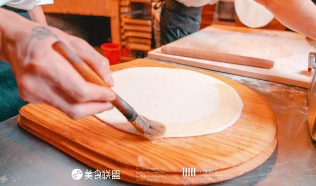 昆明这家开在76年前电影院的餐吧，手工披萨被写进国外旅游攻略