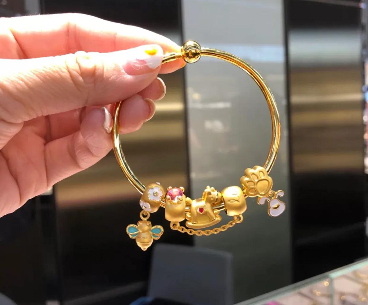 周生生与周大福黄金颜色不一样,周生生最好看的一款黄金手镯