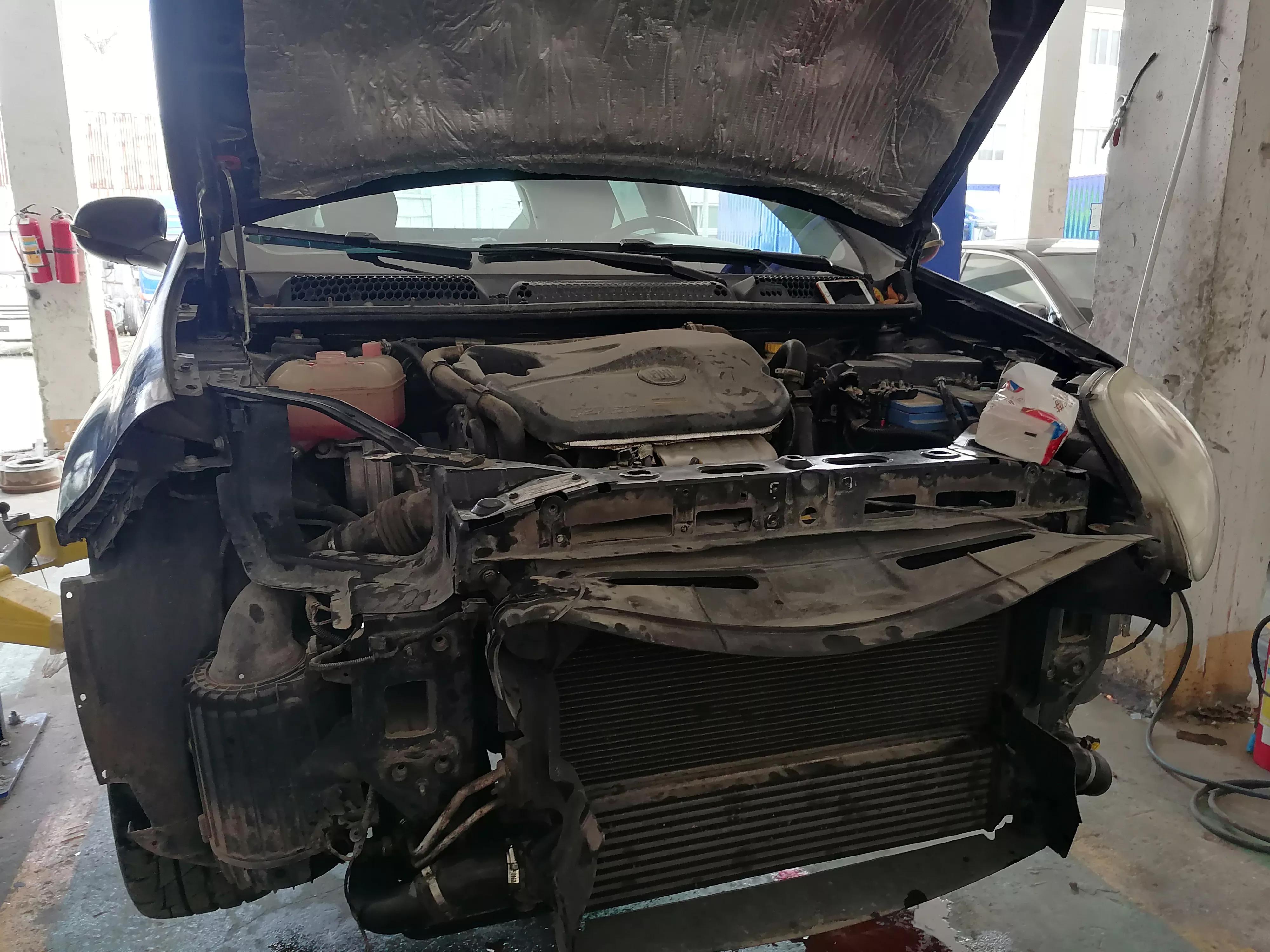 菲亚特博悦16万公里，水箱磨破漏水更换水箱