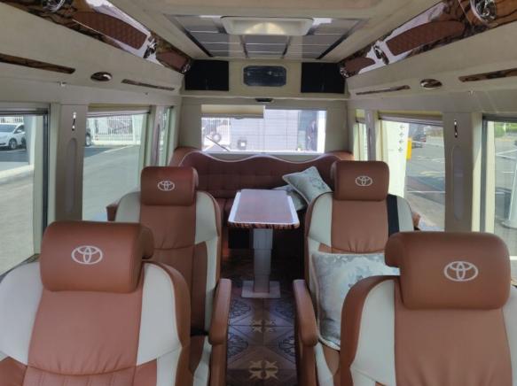 丰田考斯特7座商务房车驾驶室,丰田考斯特5.99米房车价格