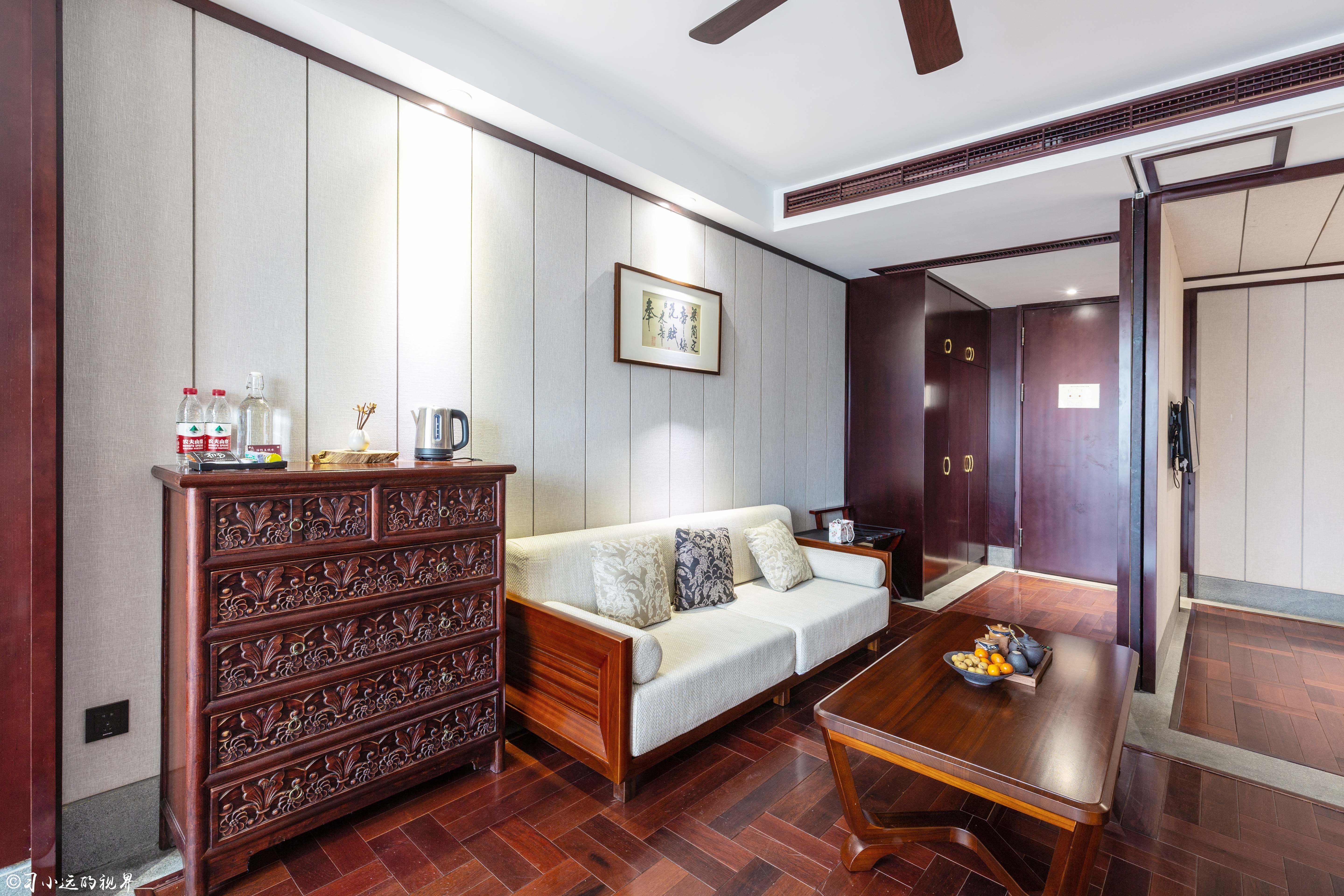 这个藏于梅花深处的幽静山庄，让你抛却繁杂，静享浮光