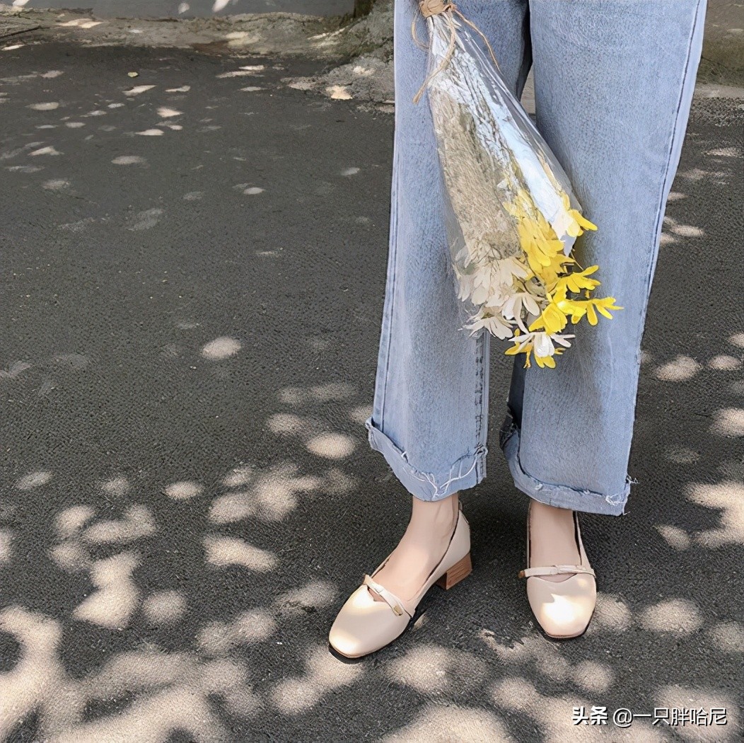 买了“奶奶鞋”却不会穿?看三木妈妈亲身示范,上班、日常都适合