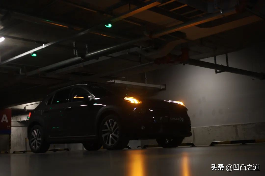 你去长沙文和友打卡，尼依格罗看云，我却在地库欣赏对立美学