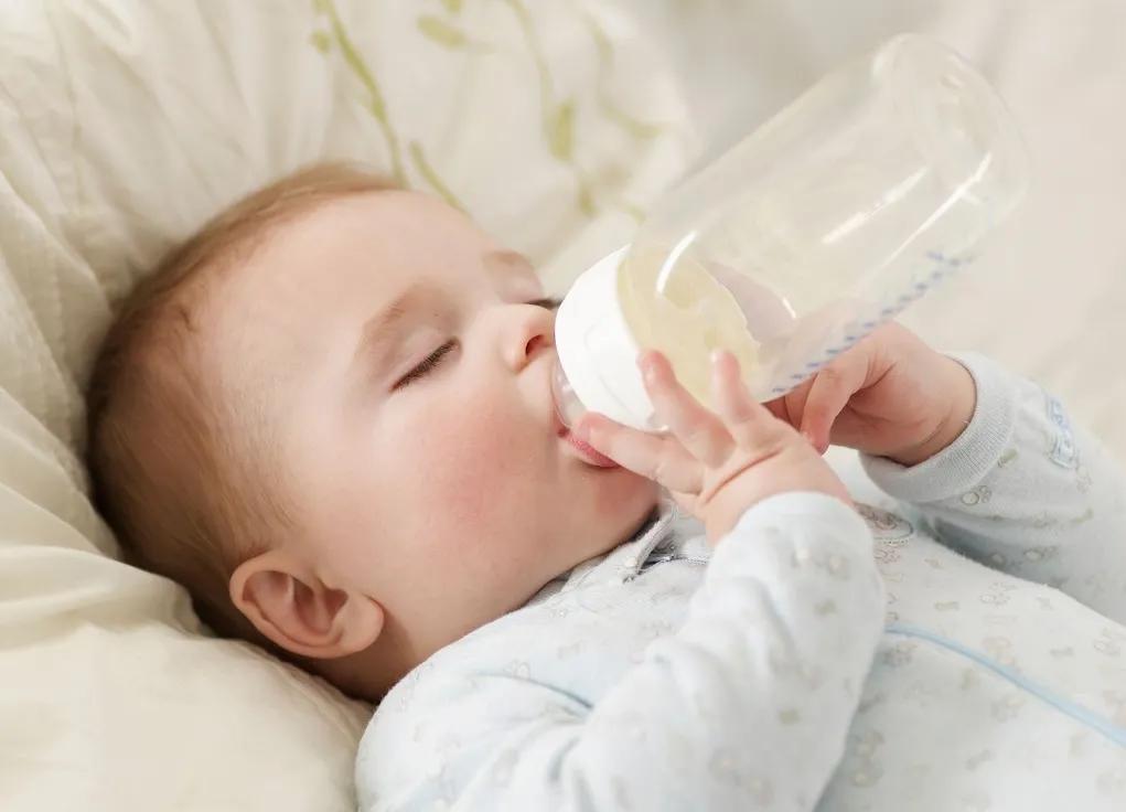 反流的婴儿需要注意什么,胃食管反流严重的婴儿