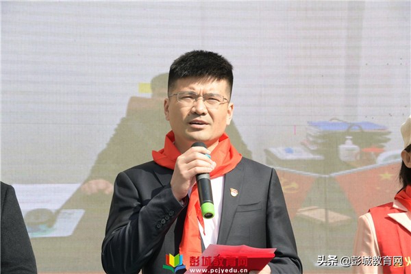 感悟初心使命寻访百名*党**员：徐州市大马路小学校外辅导员聘请仪式