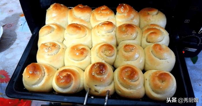 普通面粉自制蜂蜜小面包,3分钟制作蜂蜜小面包香甜酥软
