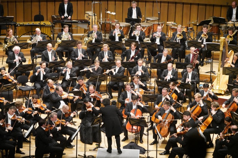 瓷器比景德镇更美?小龙虾泛滥没人吃?爱喝酒又不限速的梦幻国