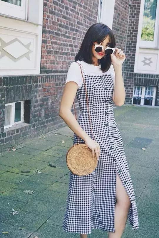 洋气上档次吊带裙秋冬内搭,今年最火的吊带裙内搭