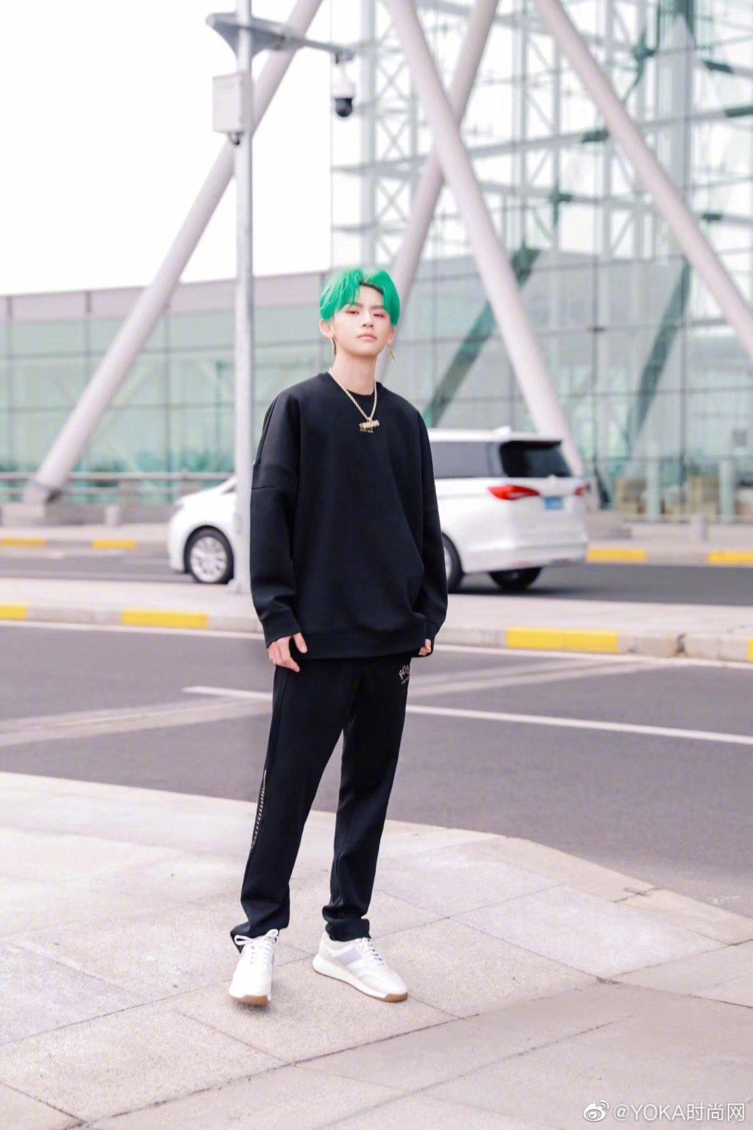 跟着明星学穿搭成熟秋冬男,穿搭男潮流最新款