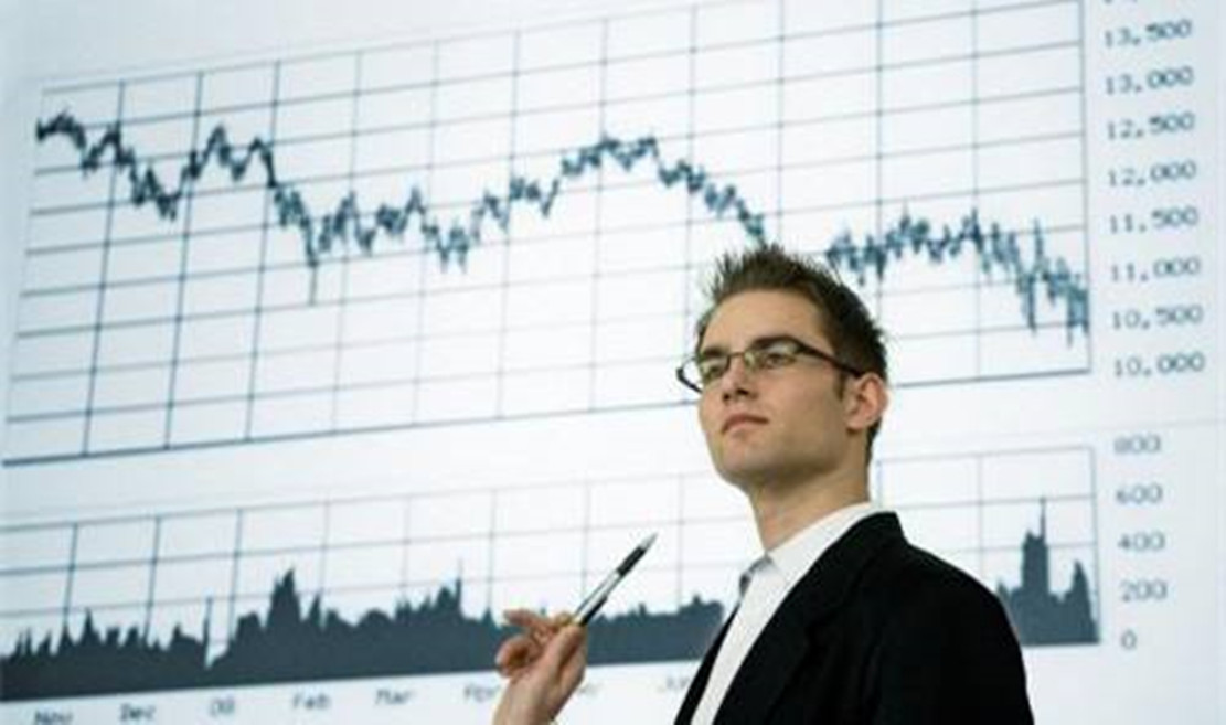 迟来的锦旗送给散户，你们不但给大股东送韭菜，还送别墅给分析师