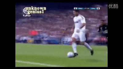 球王假装老人踢足球,内马尔假摔和c罗假摔哪个多