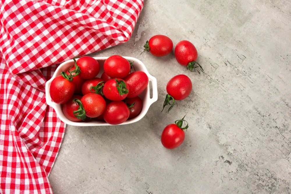 晚上吃草莓能减肥还是会发胖,草莓含糖量高吗减肥可以吃吗