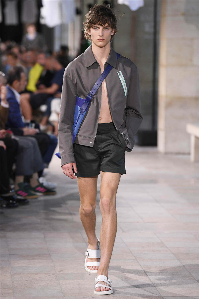 越来越短的男士短裤:从难登大雅之堂到迎来黄金时代,裸露的大腿是男性化的标志?
