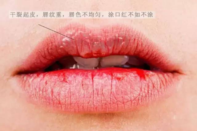 戚薇推荐的红色口红,最近戚薇晒出一款小金条口红