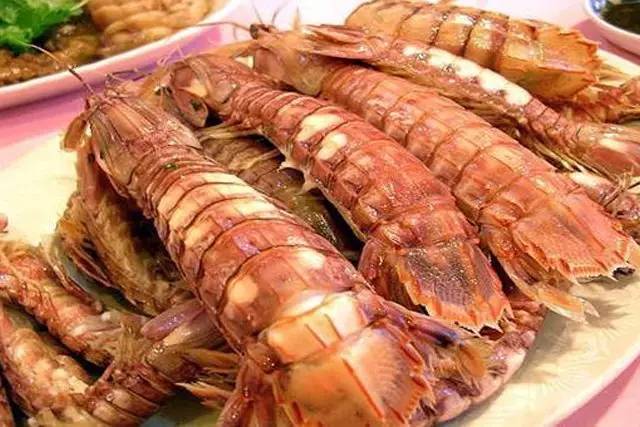 海边人教你皮皮虾的正宗吃法如何,这个季节皮皮虾非常鲜美