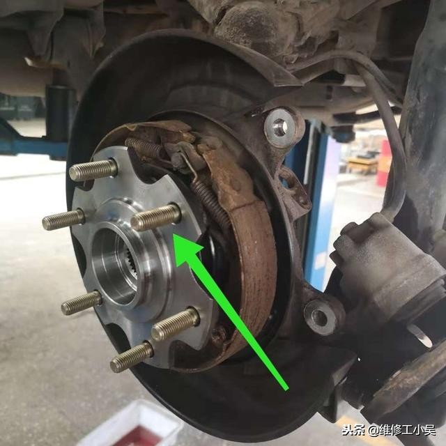 13年进口三菱欧蓝德踩油门异响,三菱底盘异响哒哒哒