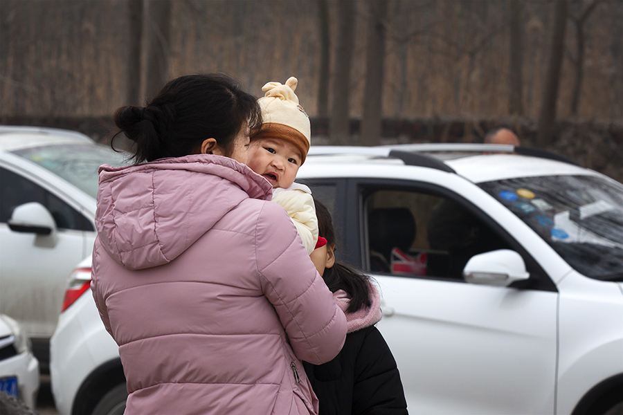 生完孩子多久之后就能出去了,生了孩子多久可以回娘家