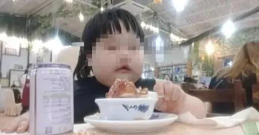 擦边球内衣照、大尺度表情包，未成年软色情成了“财富密码”？