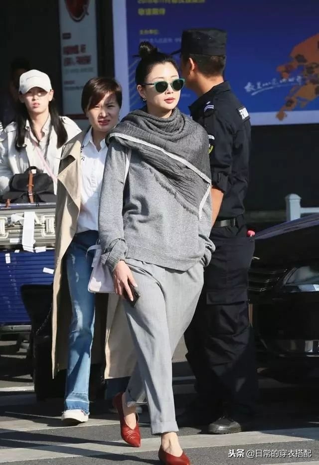 来看机场女王杨幂穿搭,杨幂穿搭机场秀