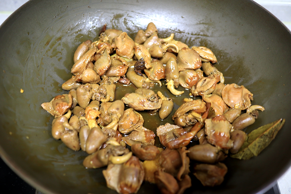 鸡杂用什么大料去腥增香,四川火爆鸡杂怎么处理才能去腥