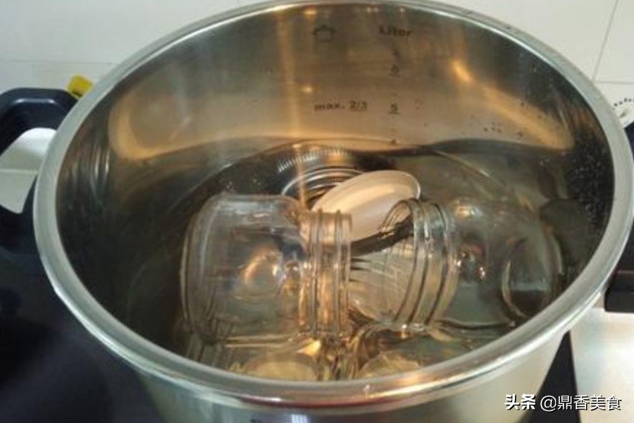 腌腊八蒜第二天上面有浮沫,腌腊八蒜时蒜瓣顶部去掉吗