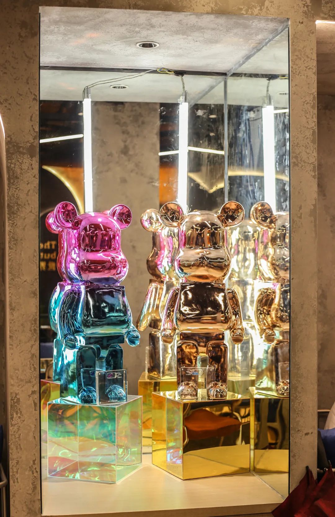 达明路上这家「黑店」,靠着瀑布芝士杀疯了