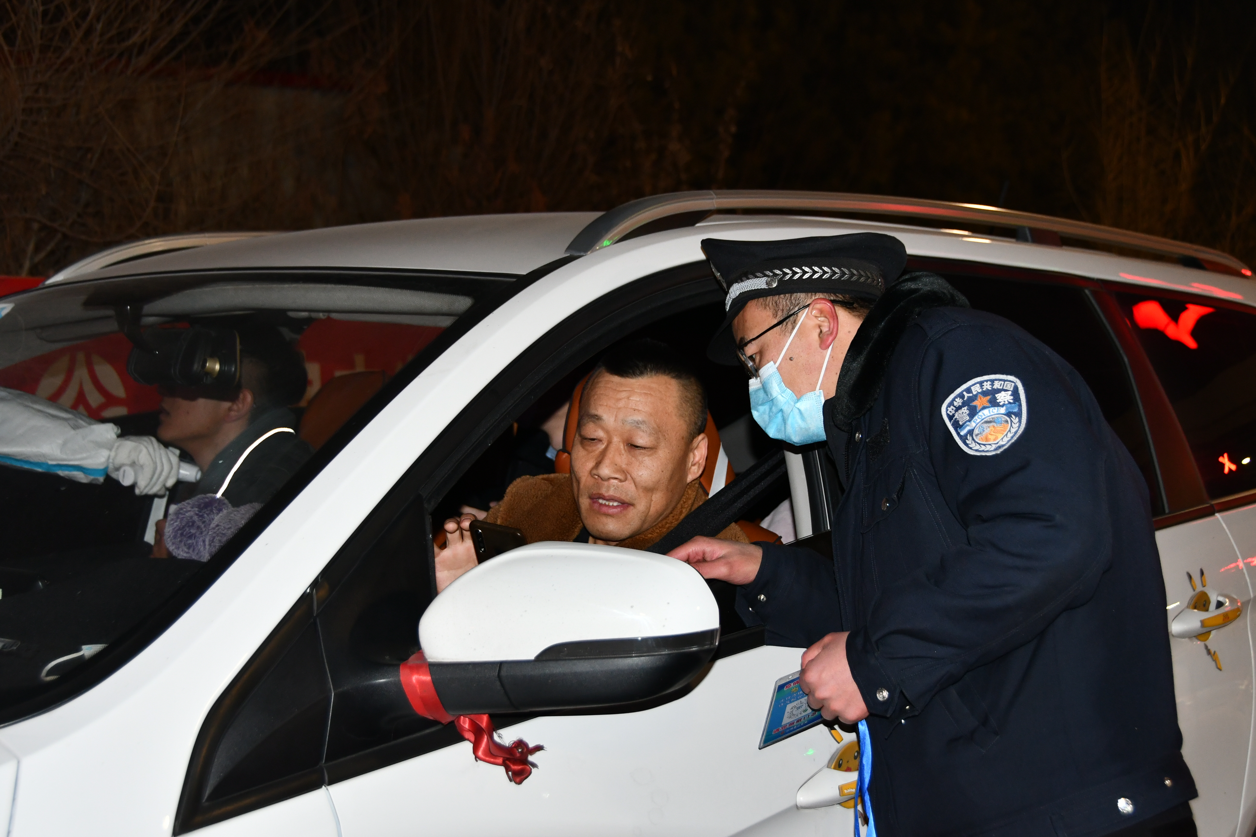 1月24日晚的山阴高速路口，我拍到了这些“触目惊心”的照片