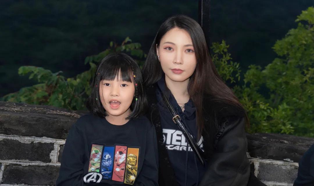 爬雄伟长城,看balabala“羽你相绒”大秀,孩子们的冬天充满想象