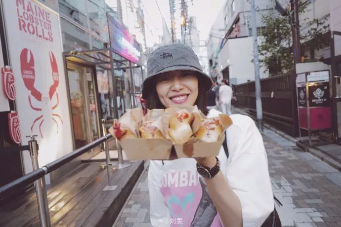 刘雯一年参加了几场时装周,刘雯时隔三年再登秀场气势依旧