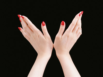 有两种指甲油该怎样涂才好看,怎样才能涂好完美的指甲油