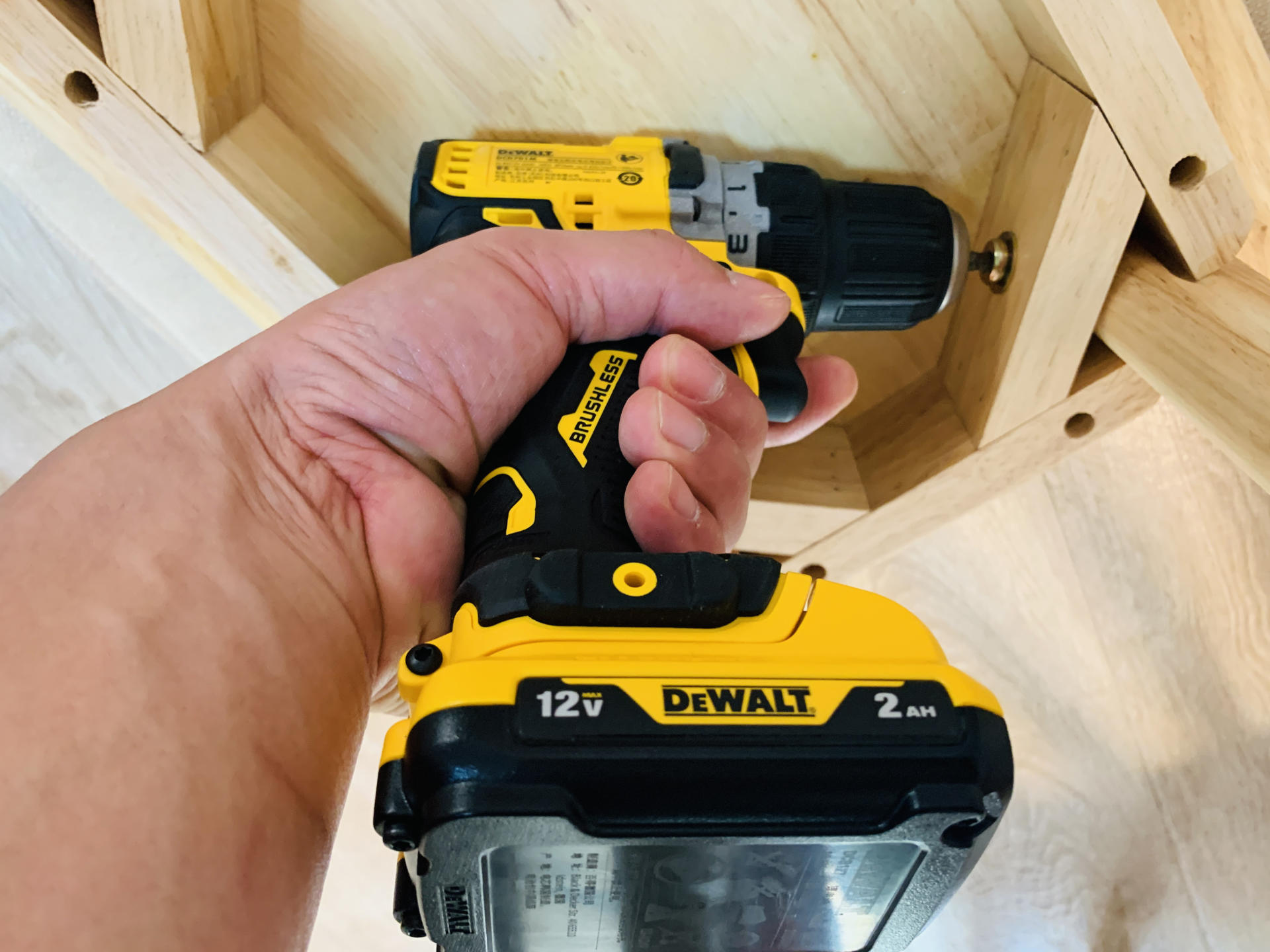 得伟锂电钻哪个型号的好,得伟dcd999锂电钻