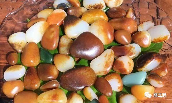 玩和田玉籽料的好处,玩玉石长寿吗