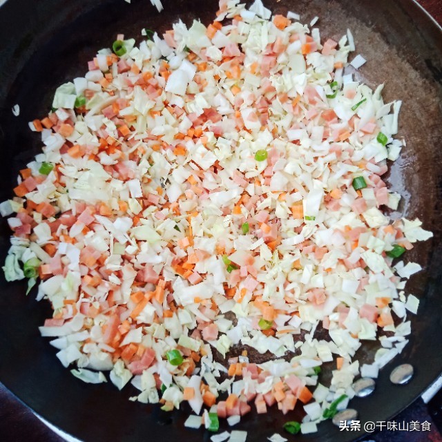 酱油炒饭粘锅什么原因,炒饭米饭松散小技巧