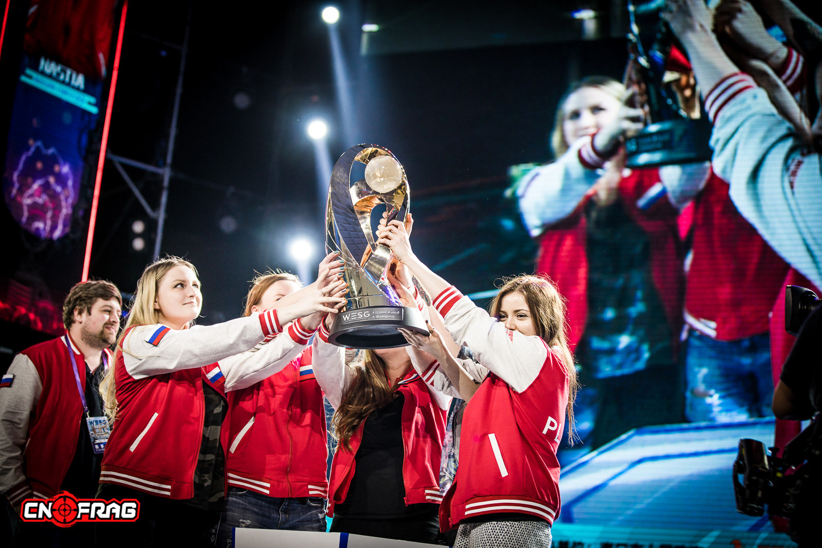 TheYearinPhotos-cnFrag2018年度电竞图片