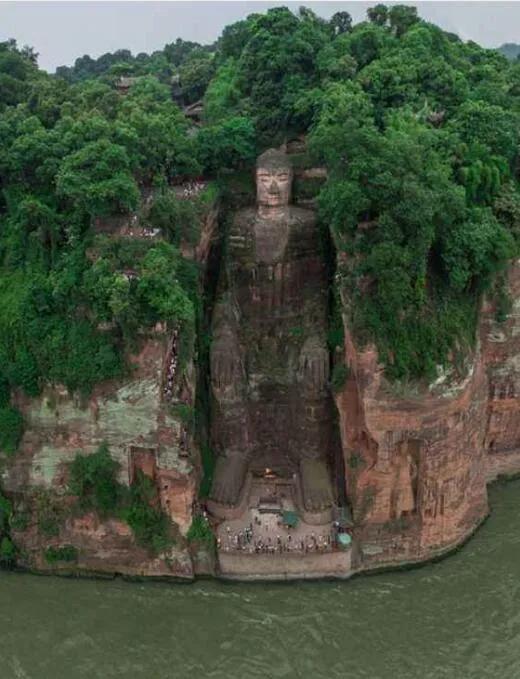 乐山大佛是因为洪水修建的吗,乐山大佛脚被水淹没奇观出现