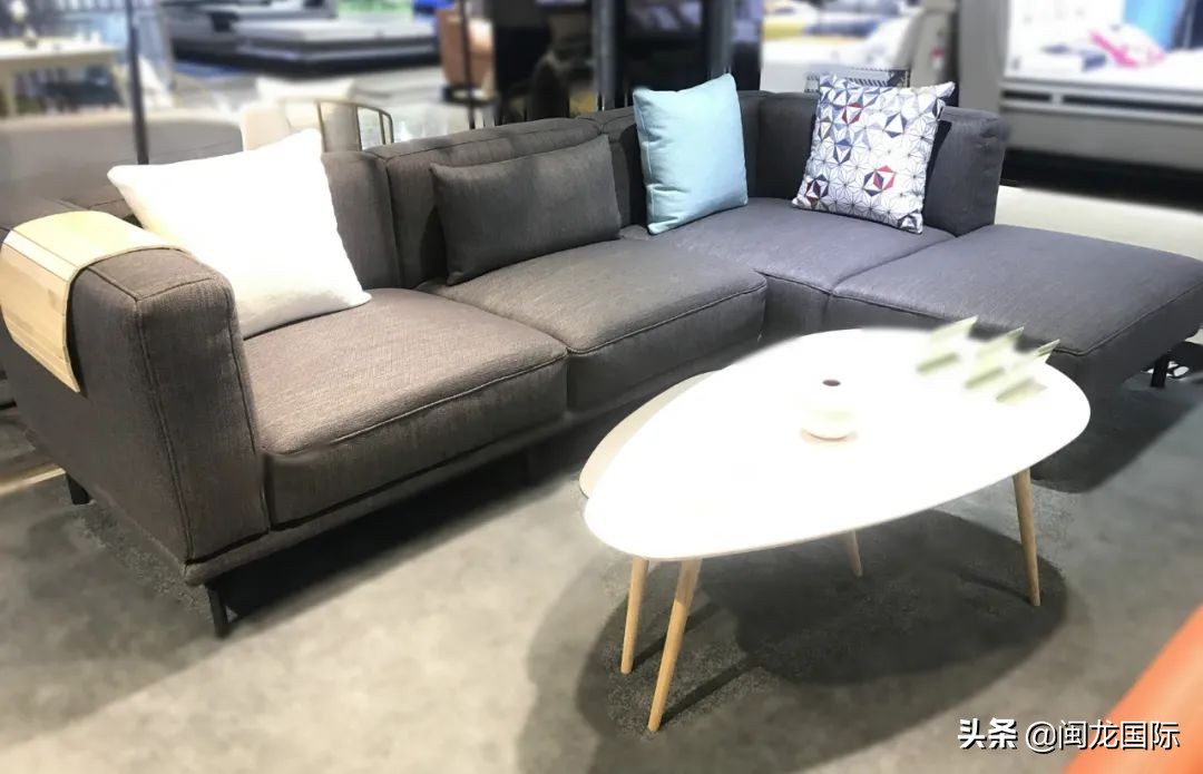 沙发如何让客厅更高级,沙发怎样选款式客厅不是特别大