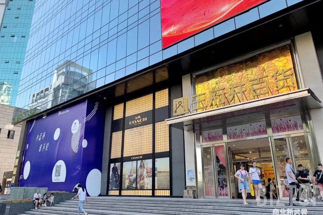 西安赛格品牌大升级!瑞幸和COACH做邻居,西安商业8月迷幻现实