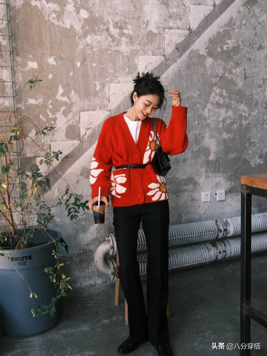 显白气质又柔软渐变慵懒风毛衣,女士简约风穿搭技巧白色毛衣搭配