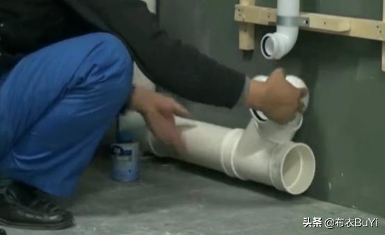 干湿分离卫生间马桶一定要移位吗,卫生间马桶位置不好咋做干湿分离